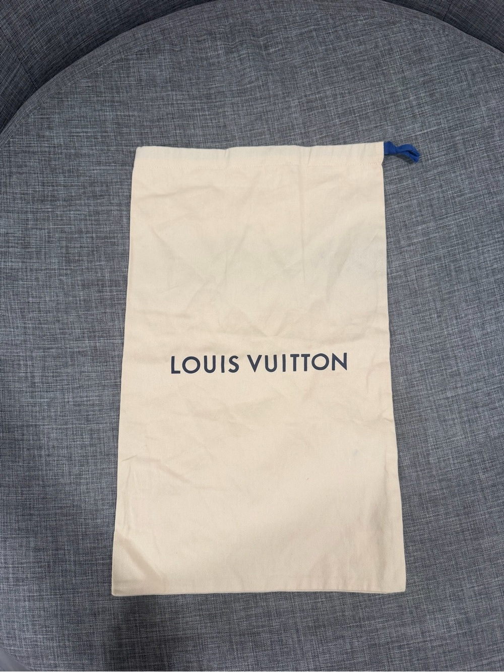 Louis Vuitton Cream Dust Bag with Navy Logo and Blue Drawstring - Picture 3 of 9